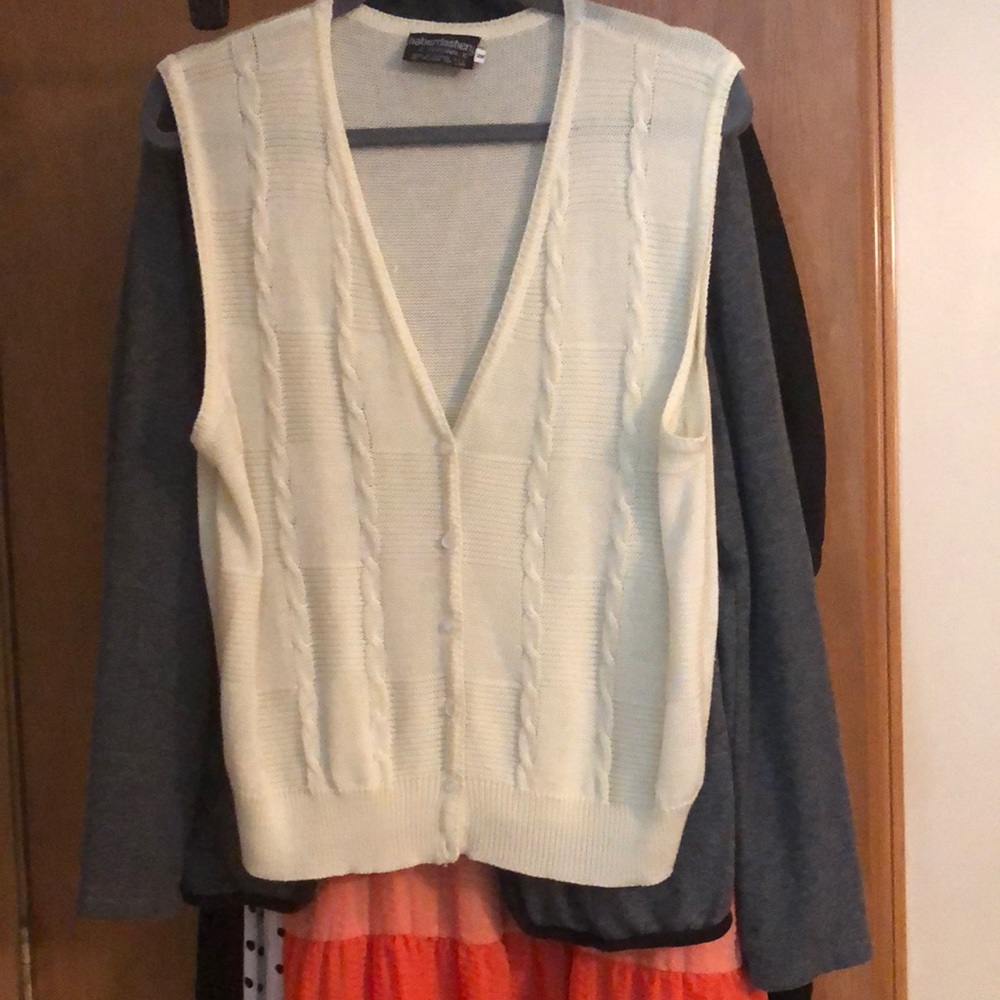 EUC - PLUS SIZE - Haberdashery Vintage Beige Button Down Vest 2X